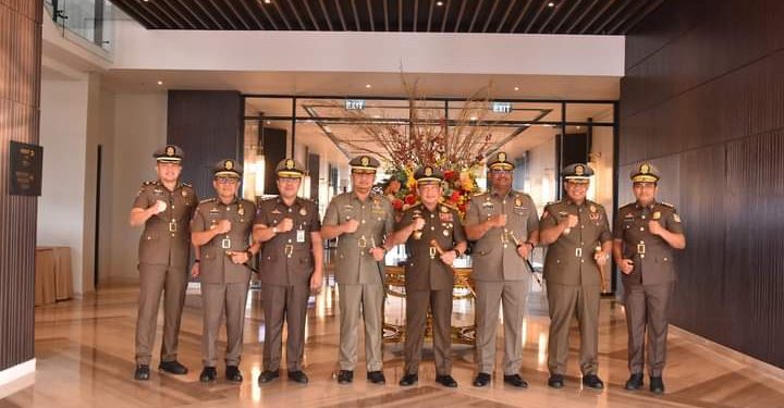 SUTAN RISKA HADIRI HUT SATPOL-PP DAN SATLINMAS BERSAMA MENDAGRI