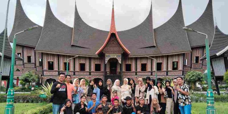 Eduwisata Sejarah SMPN 4 Hiliran Gumanti