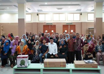 Bupati Solok Serahkan 1.982 Peralatan Usaha bagi Pelaku UMKM/IKM