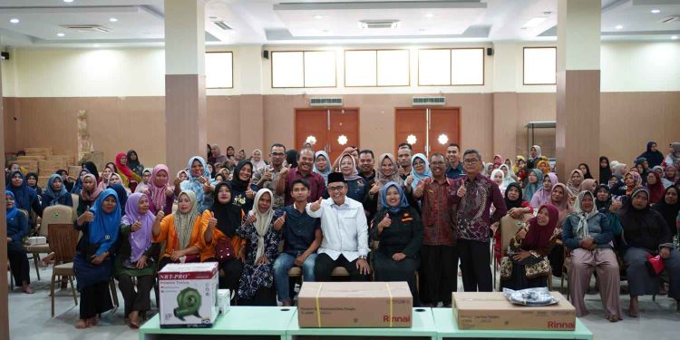 Bupati Solok Serahkan 1.982 Peralatan Usaha bagi Pelaku UMKM/IKM