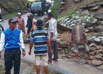 Menunggu Eksvakator Datang, Masyarakat Silungkang Lakukan Goro