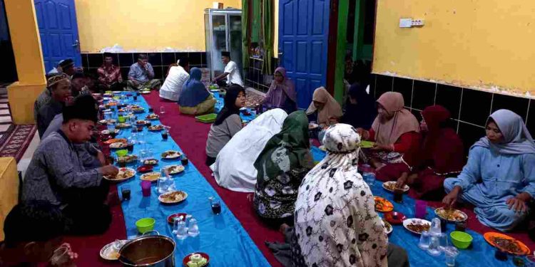 Demi lebih meningkatkan Silaturahmi, Jemaah Mushalla Darul Fallah Dusun Padang Panjang Sulit Air, Adakan Bukber