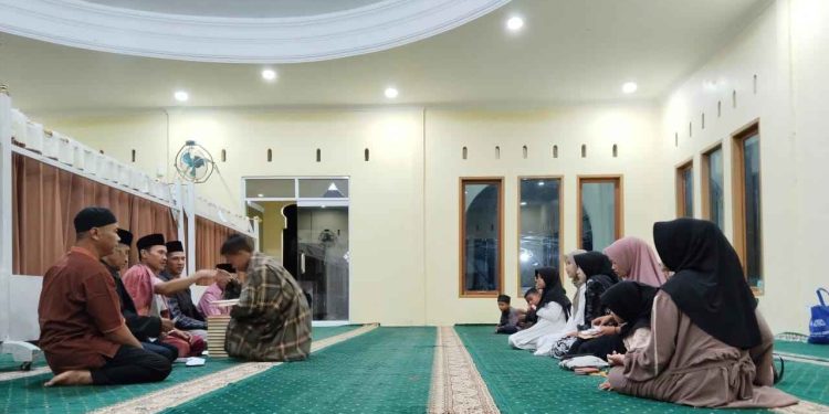Santunan Untuk Anak Yatim di Masjid Nurul Jadid Talang Babungo