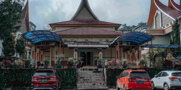 Jubir Pemkab.Solok Berikan Klarifilasi terkait Ketua DPRD Kab.Solok Membawa Senjata Tajam Dalam Sidang