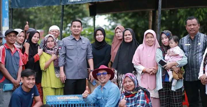Wawako Serahkan Bantuan Ayam KUB Kepada 11 Kelompok Tani Dikota Solok
