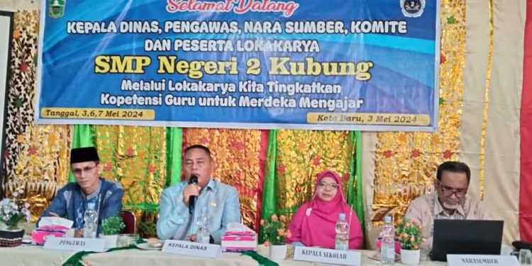 Kadis Zainal Jusmar Buka kegiatan Lokakarya di SMPN 2 Kubung
