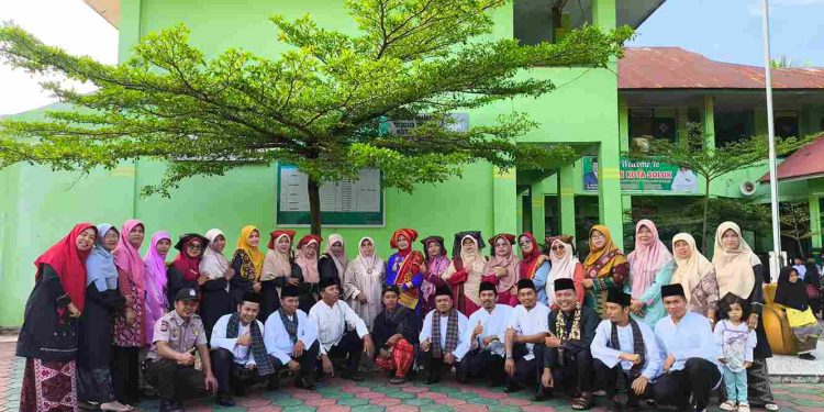 Peringatan Hardiknas, MIN Kota Solok Laksanakan Upacara Bendera
