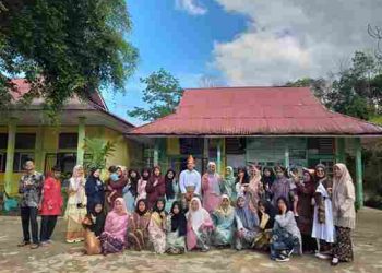 Berbalut Pakaian Adat, SMPN 4 Hiliran Gumanti Memperingati Hardiknas