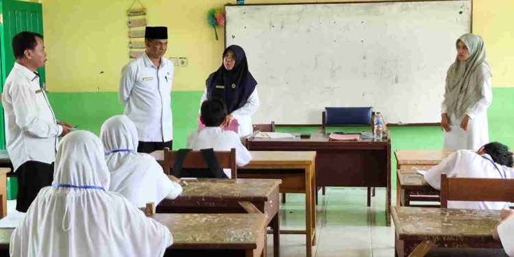 H.Mustafa,MA monitoring Asesmen Madrasah ke MIN Kota Solok