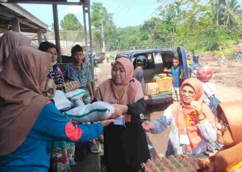 Tanamkan Rasa Empati Sejak Dini SD N 06 Kota Solok Salurkan Bantuan Ke Korban Banjir Bandang Tanah Datar