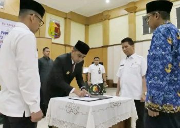 Wawako Solok Serahkan SK Sekaligus Pelantikan Dan Pengambilan Sumpah Jabatan 212 PPPK