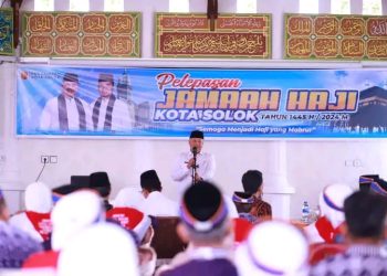 Wako Solok Zul Elfian Umar Resmi Lepas Keberangkatan 136 Orang CJH Kota Solok Tahun 2024