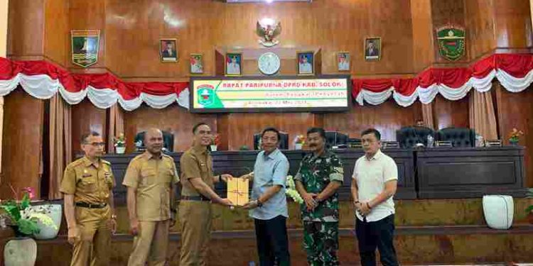 Pemda Kabupaten Solok Serahkan Laporan Hasil LHP-BPK Ke DPRD dalam Rapat Paripurna