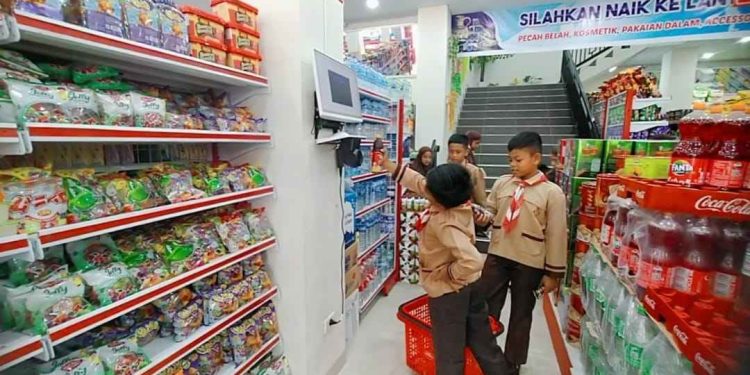 Pemanfaatan Minimarket sebagai Aset Fisik Dalam Pembelajaran IPAS