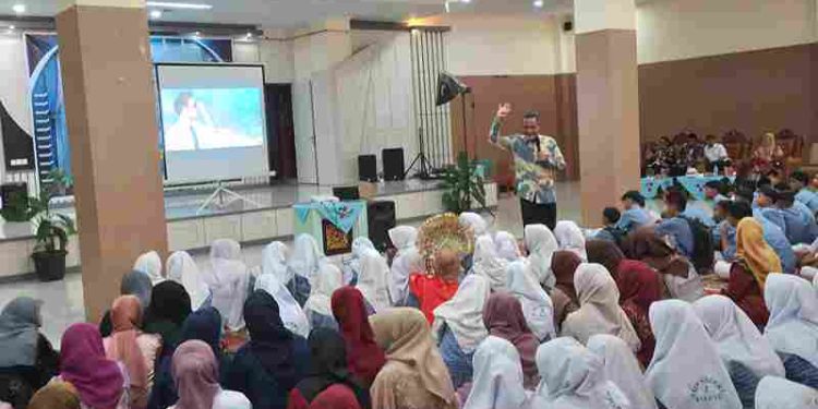 SMPn 2 Kubung Adakan Pelepasan Siswa Kls IX beserta 4 Guru Purnabakti