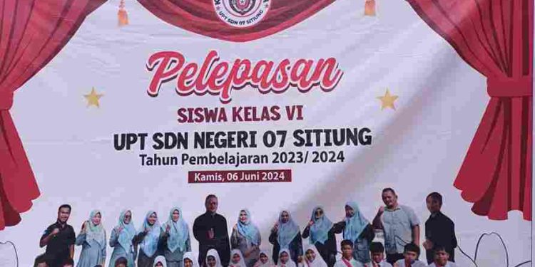 Derai Air Mata Tak Terbendung Ketika Acara Pelepasan Siswa Kls 6 SDN 07 Sitiung