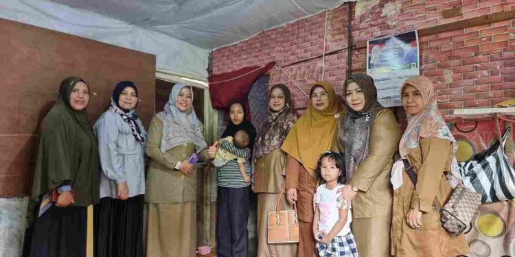 DPMPPA Kota Solok Berikan Bantuan BAAS Tahap 5