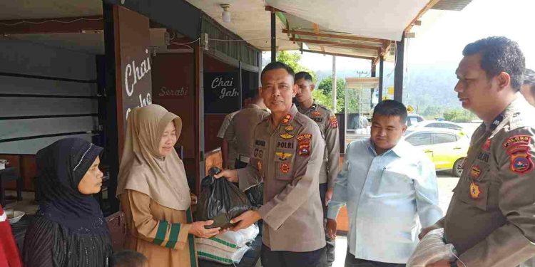 AKBP MUARI, S.I.K., M.M., M.H Mengadakan Jum’at Curhat Dan Jum’at Berkah di Nagari Batang Barus