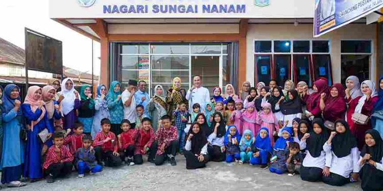 Bunda Literasi Kabupaten Solok Me-Launching Pustaka Nagari Sungai Nanam