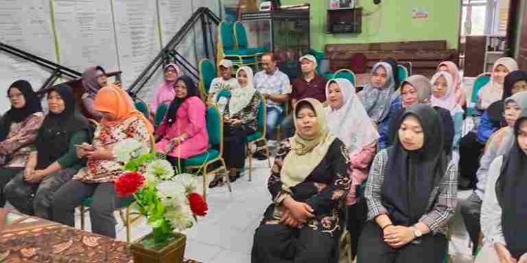 Pertemuan Poktan Tahap 6 Sembiko DPPKB Kota Solok Sosialisasikan UPPKA