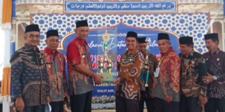 Sukses laksanakan MTQ Nasional Tingkat Kecamatan ke XL, Camat X Koto Diatas menutup secara resmi