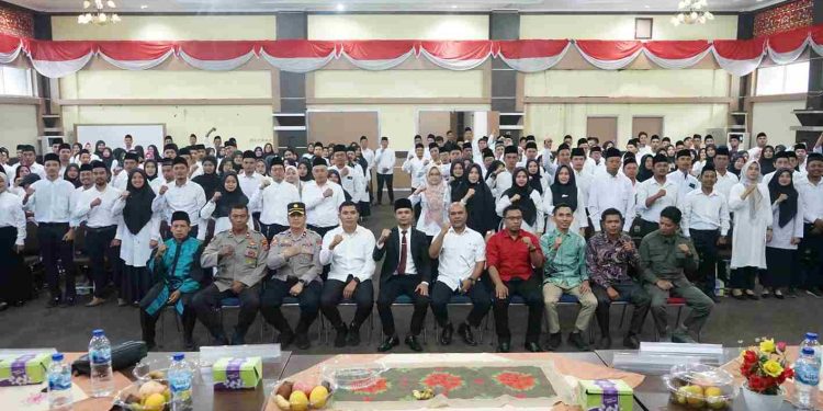 Ketua KPU Lantik PPK dan PPK serta PPS Untuk PSU Pemilihan Umum Anggota DPD Prov. Sumbar Tahun 2024 Tingkat Kab. Solok
