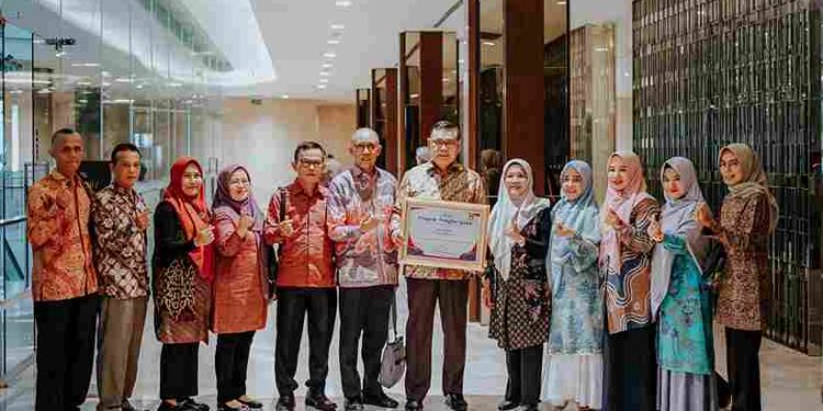 Lagi, Pemkab. Solok Berhasil Peroleh Penghargaan Di Penutup Masa Kepemimpinan Epyardi Asda