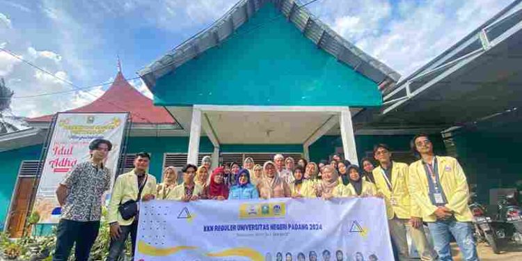 Penerimaan Dan Perkenalan Mahasiswa KKN Universitas Negeri Padang Di Nagari Panyakalan