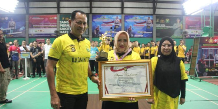 Wakapolda Sumsel Brigjen Pol M.Zulkarnain,SIK,MSi membuka Turnamen Badminton Kapolda Sumsel Cup V Tahun 2024