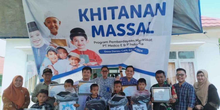 Medco E&P – Puskemas Lais Gelar Khitanan Massal di Danau Cala