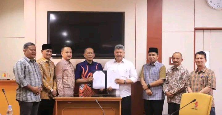 PPDB Pemko Dan DPRD Kota Solok Tandatangani Pernyataan Bersama
