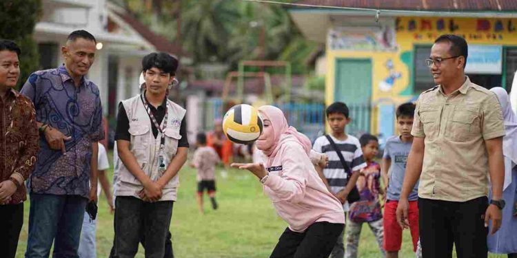 Ketua TP PKK Kab. Solok Buka secara Resmi Turnamen Volly Ball Putra Antar Nagari se-Kecamatan X Koto Diatas