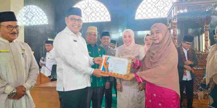 Bupati Solok hadiri peringatan Tahun Baru Islam 1446 H, dan Pengukuhan pengurus Punggawa Guru Madrasah Nasional Indoesia (PGMNI)