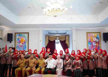 Bupati Epiyardi Asda Lepas Kontingen Kabupaten Solok Mengikuti Jambore Kader PKK Tingkat Provinsi Sumatera Barat