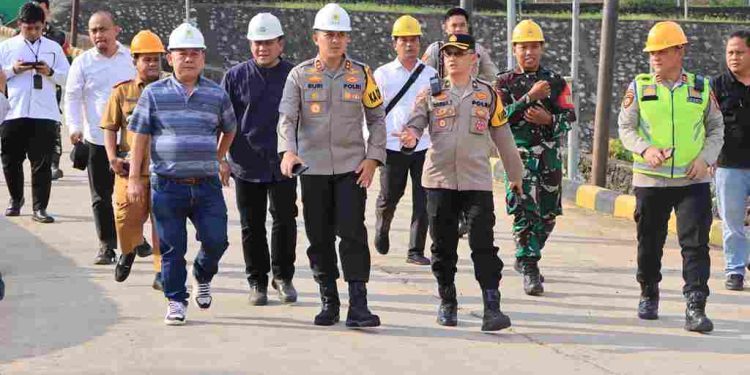 Kapolres Banyuasin Meninjau Langsung Pembangunan Proyek Nasional Sutet di Desa Sukamulya