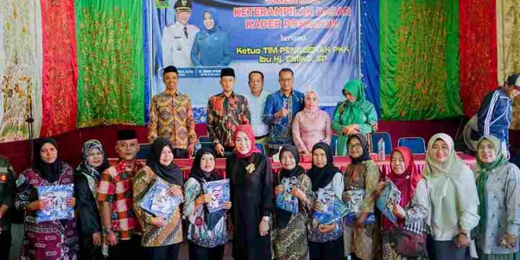 Orientasi Keterampilan Dasar Kader Posyandu dan Kader KB Nagari Sirukam Bersama Ketua TP-PKK Kab Solok