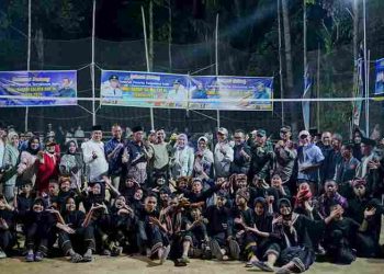 Ketua TP PKK Kab Solok Berikan Bantuan Uang sebesar Rp 5 juta Untuk Turnamen Bola Voli Walinagari Selayo Cup IV