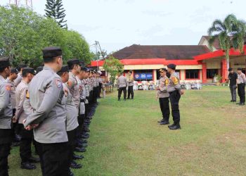 Kapolres Banyuaisn Pimpin Langsung Pengecekan Kesiapan Personil Polres Yang Tergabung Dalam Pasukan Dalmas