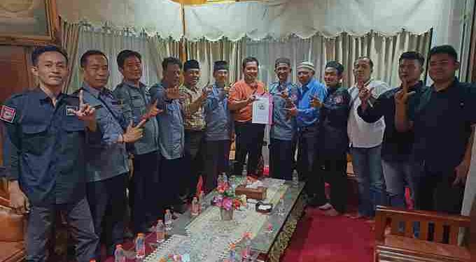 H.Askolani Menyambut Kedatangan Pengurus IKM Kabupaten Banyuasin Di kediamannya