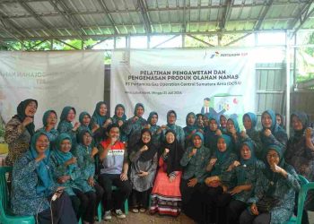 PT Pertamina Gas menggelar pelatihan pengemasan dan pengawetan nanas untuk kelompok PKK Harmoni di desa Lubuk Karet kecamatan Betung