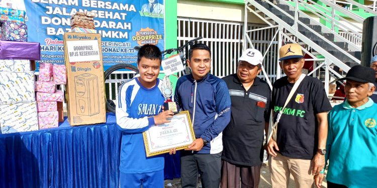 Wawa Kota Solok Lepas peserta Jalan Sehat Dalam Rangka Harkonas ke-77