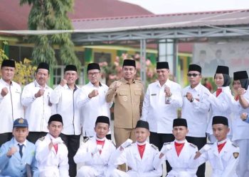 Wawako menjadi pembina upacara di MTsN Kota Solok