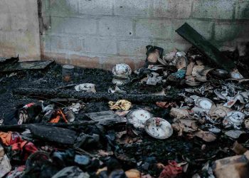 Ketua TP- PKK Kabupaten Solok, Serahkan Bantuan Kepada Korban Kebakaran di Nagari Gauang