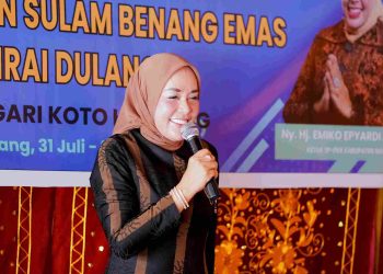 Ketua Dekranasda Kab Solok Berharap agar Sulaman Benang Emas dapat di Pertahankan dan di Lestarikan