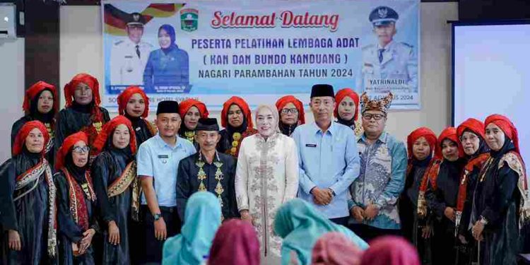 Emiko Epyardi Asda : Kehidupan Masyarakat Minangkabau Bertumpu Kepada Tiga Pilar