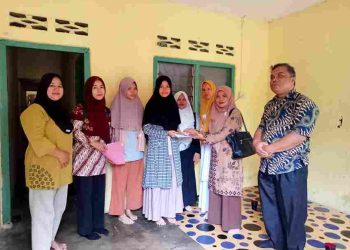 Dinas Sosial Kota Solok Salurkan Bantuan Gebuk Sakuku Ke Fakir Miskin Di Sembiko