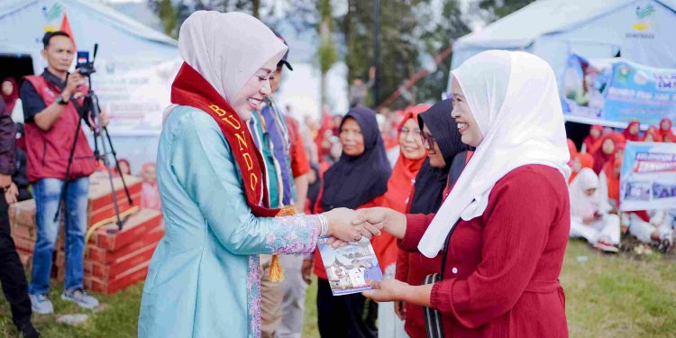 Family Gathering Kelompok PKH di Kecamatan Lembah Gumanti Bersama Bunda PKH Kabupaten Solok