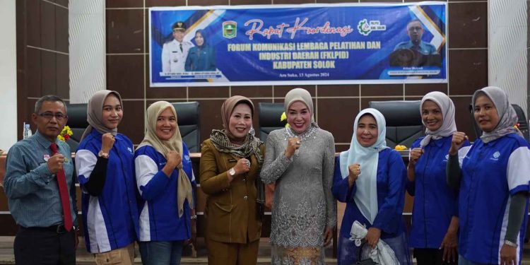 Ketua TP-PKK Kab Solok Hadiri Rakor Forum Komunikasi Lembaga Pelatihan dan Industri Daerah (FKLPID) Kabupaten Solok