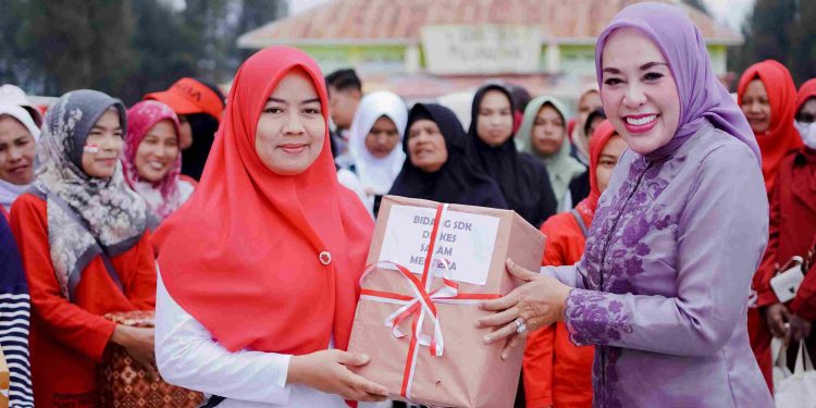 SKPD Kab Solok, Bank Nagari dan Masyarakat Ikuti Gebyar Senam Massal Peringati HUT RI Ke-79