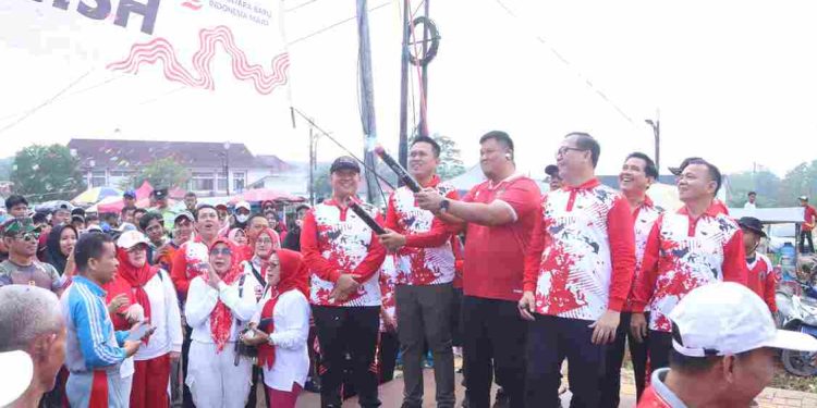 Menyambut Hut RI ke-79, Kapolres Banyuasin Ikuti Jalan Santai Yang diadakan Oleh Pemerintah Kabupaten Banyuasin